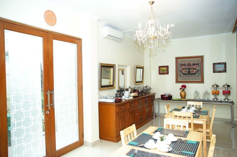 Arimbi Pejaten Suites Jakarta Kültér fotó