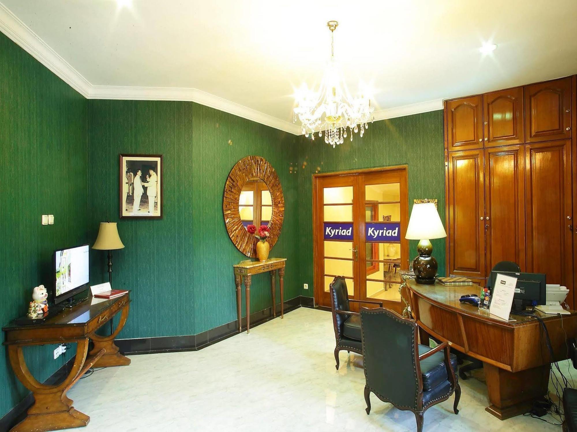 Arimbi Pejaten Suites Jakarta Kültér fotó